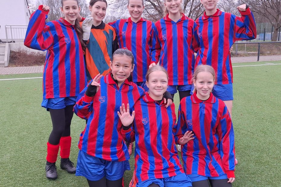 U17-Mädchen des Gymnasiums Frechen schreiben Schulgeschichte